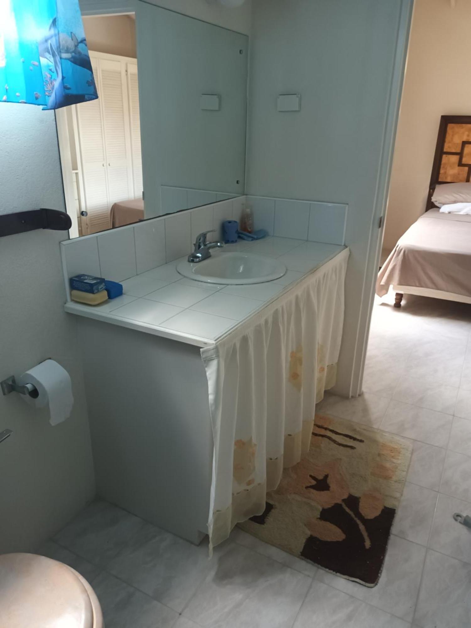 Super Breezy Cozynook ! Hotel Bridgetown Ngoại thất bức ảnh